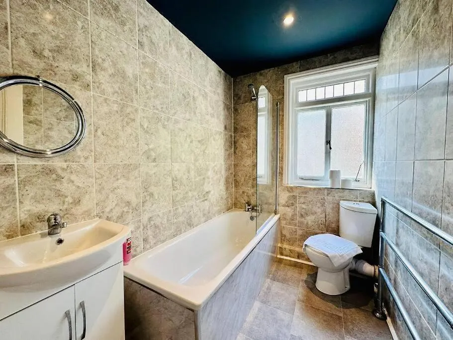 Resturday Central 5 Bedrooms Bn1115Upp Brighton